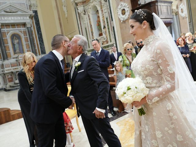 Il matrimonio di Vincenzo e Marilù a Cisternino, Brindisi 19