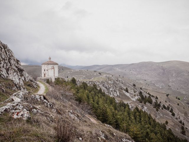 Il matrimonio di Graig e Clare a Calascio, L&apos;Aquila 44