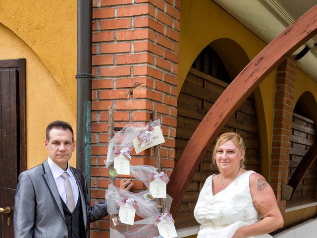 Il matrimonio di Davide e Lucia a Mariano Comense, Como 30