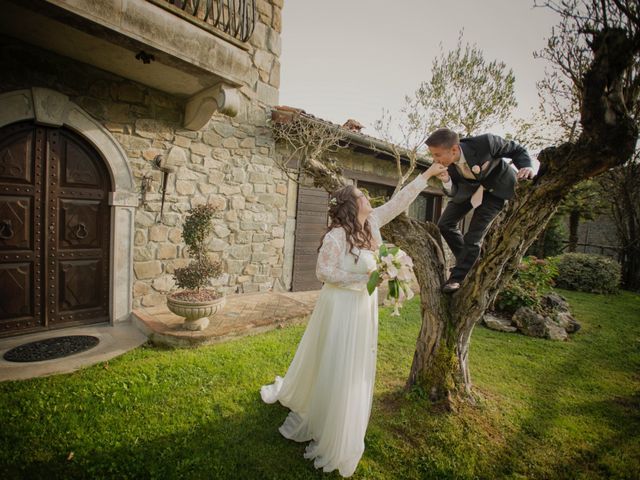Il matrimonio di Elena e Angela a Bagnone, Massa Carrara 31