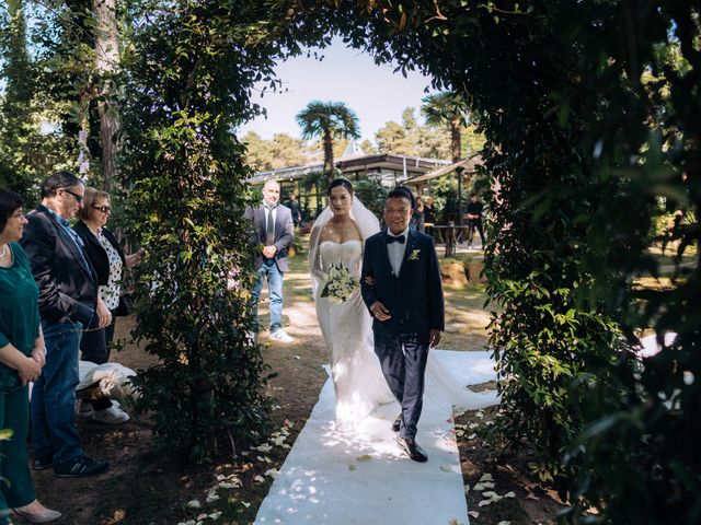 Il matrimonio di Stefano e Lili a Venegono Inferiore, Varese 29