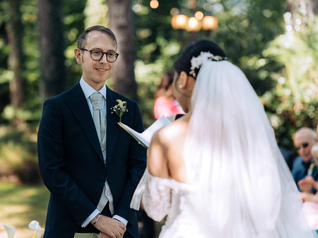 Il matrimonio di Stefano e Lili a Venegono Inferiore, Varese 38