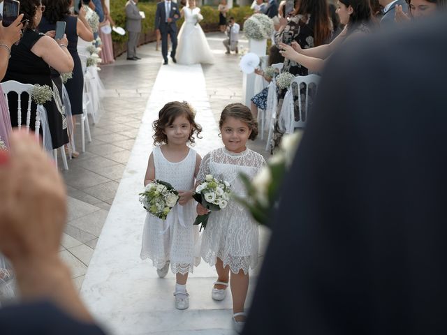 Il matrimonio di Roberto e Naomi a Belvedere di Spinello, Crotone 16
