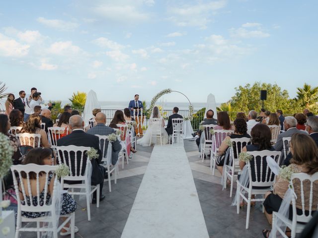 Il matrimonio di Roberto e Naomi a Belvedere di Spinello, Crotone 20
