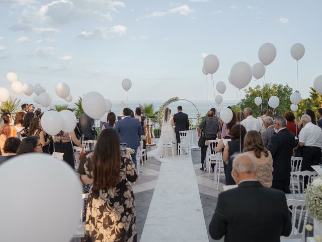 Il matrimonio di Roberto e Naomi a Belvedere di Spinello, Crotone 26