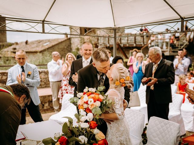 Il matrimonio di Simone e Valeria a Monteriggioni, Siena 31