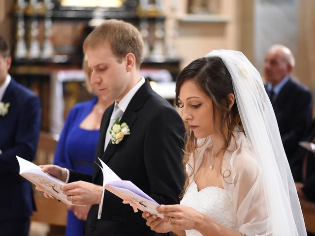 Il matrimonio di Marco e Veronica a Carnago, Varese 5