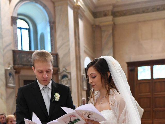 Il matrimonio di Marco e Veronica a Carnago, Varese 15