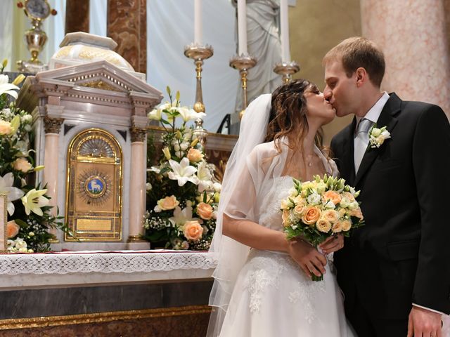 Il matrimonio di Marco e Veronica a Carnago, Varese 17