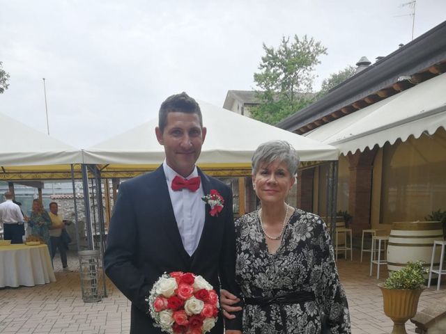 Il matrimonio di Martino  e Debora a Sale Marasino, Brescia 3