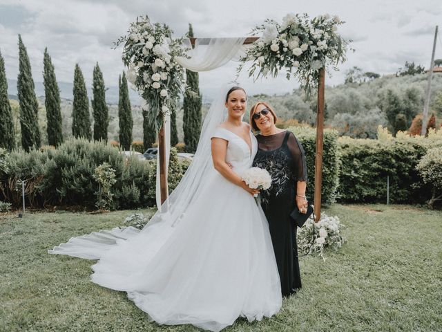 Il matrimonio di Luca e Veronica a Carmignano, Prato 14