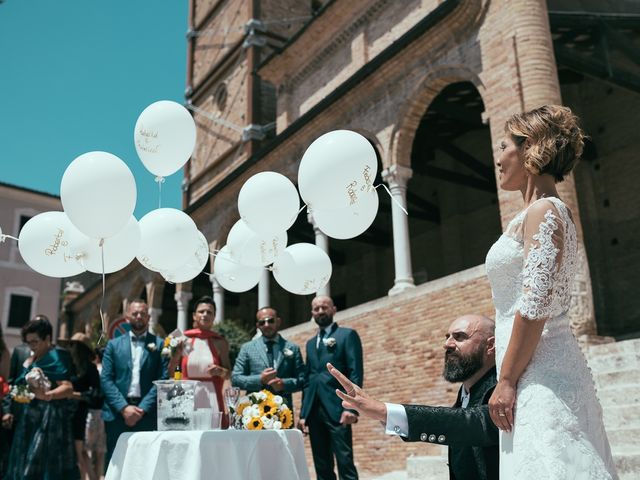 Il matrimonio di Roberto e Federica a Città Sant&apos;Angelo, Pescara 324