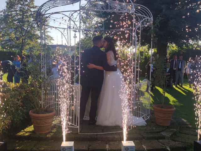 Il matrimonio di Mirko  e Laura  a Ceriano Laghetto, Monza e Brianza 15