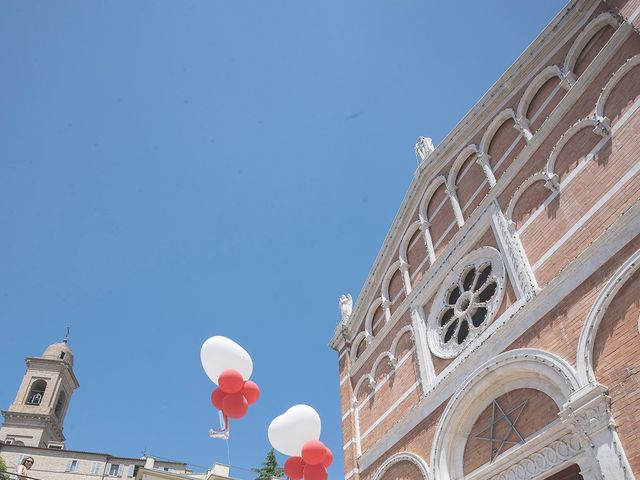 Il matrimonio di Lorenzo e Giulia a Corridonia, Macerata 73