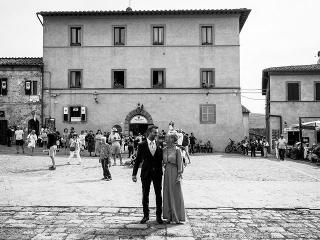 Il matrimonio di Adriano e Sandra a Monteriggioni, Siena 11