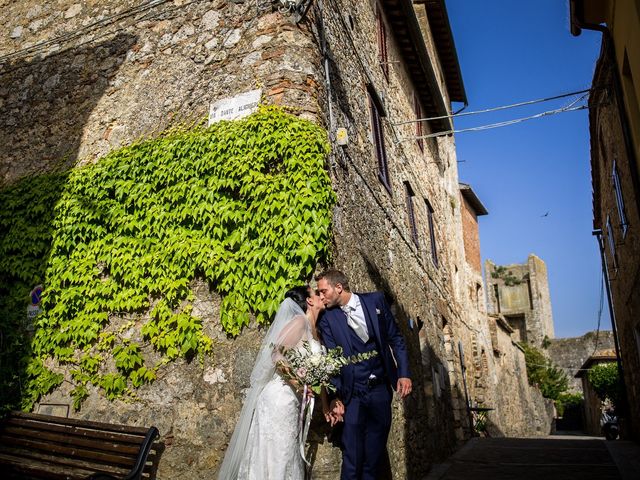 Il matrimonio di Adriano e Sandra a Monteriggioni, Siena 22