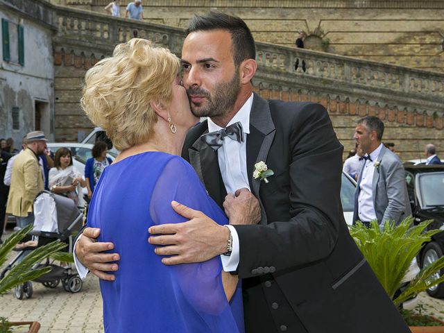 Il matrimonio di Antonio e Debora a Colonnella, Teramo 23