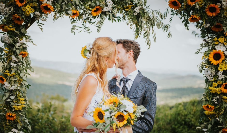 Il matrimonio di Andrea e Veronika a Caprese Michelangelo, Arezzo