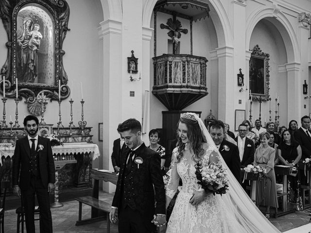 Il matrimonio di Yuliya e Gianluca a Corinaldo, Ancona 17