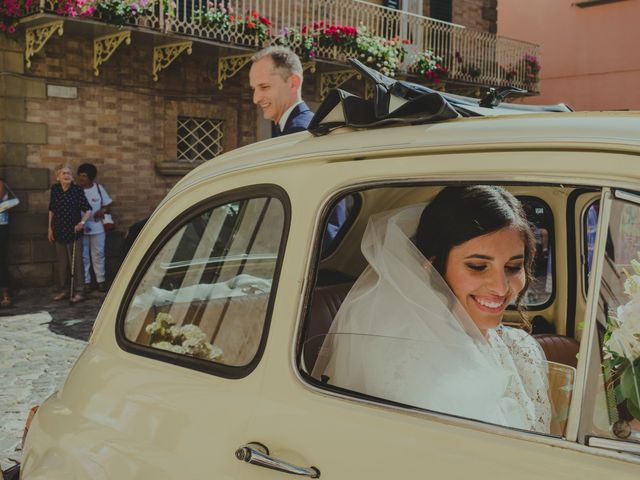 Il matrimonio di Lorenzo e Martina a Sassocorvaro, Pesaro - Urbino 34