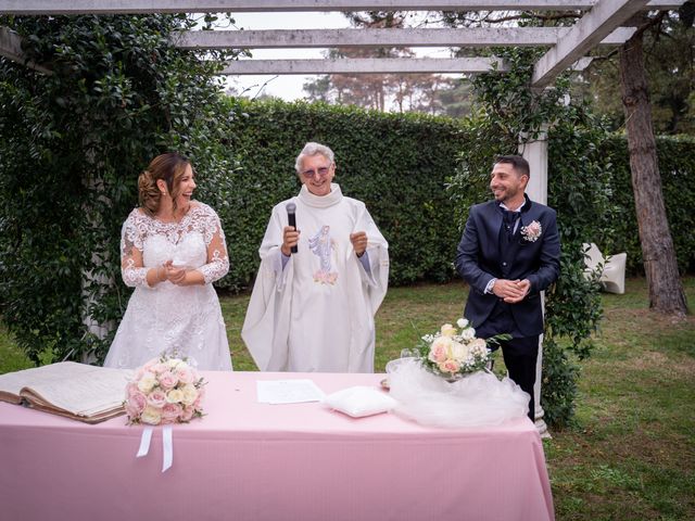 Il matrimonio di Maurizio e Sara a Cogliate, Monza e Brianza 30