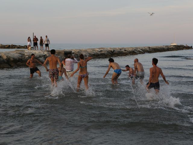 Il matrimonio di Valerio e Ilaria a Porto San Giorgio, Fermo 14