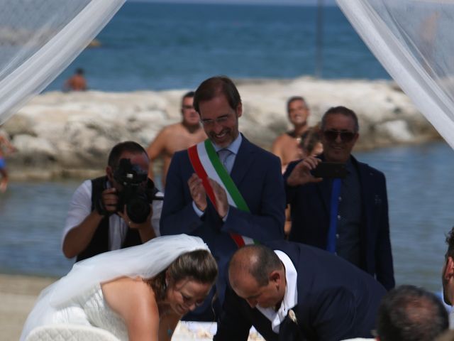 Il matrimonio di Valerio e Ilaria a Porto San Giorgio, Fermo 16