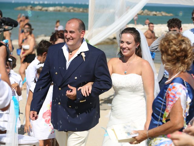 Il matrimonio di Valerio e Ilaria a Porto San Giorgio, Fermo 17