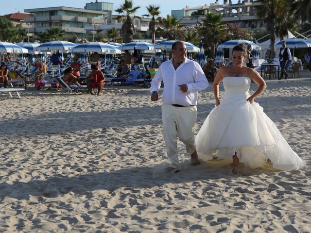 Il matrimonio di Valerio e Ilaria a Porto San Giorgio, Fermo 18