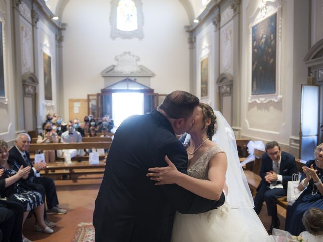 Il matrimonio di Alessio e Laura a Carmignano, Prato 32