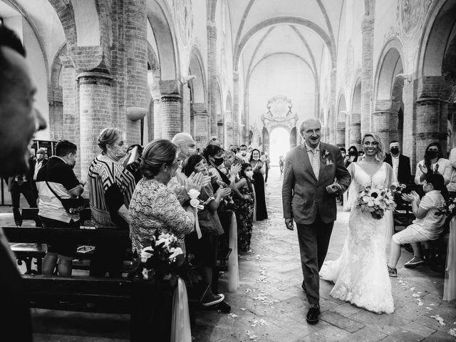 Il matrimonio di Luca e Veronica a Abbadia Cerreto, Lodi 28