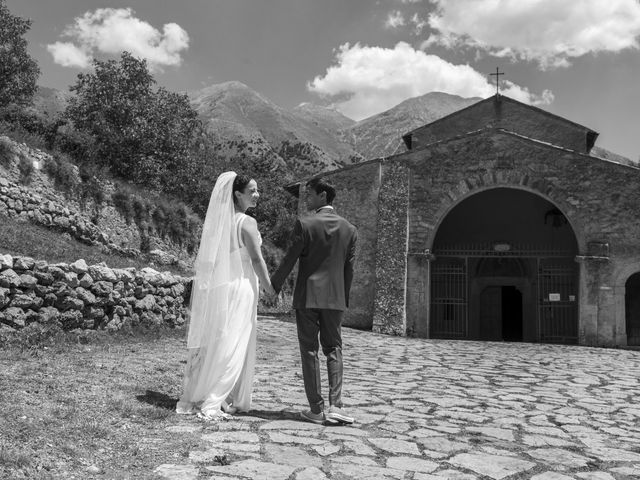 Il matrimonio di Rabbi e Giulia  a Magliano de' Marsi, L'Aquila 15