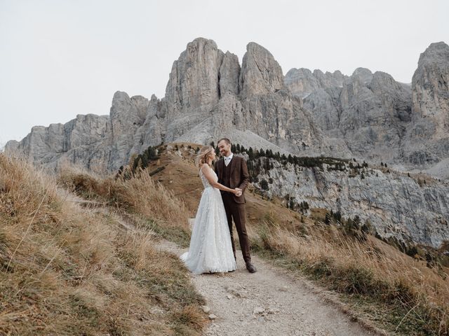 Il matrimonio di Sam e Amelia a Selva di Val Gardena-Wolkenstein in, Bolzano 2