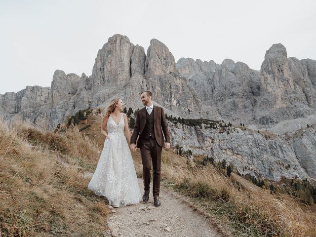 Il matrimonio di Sam e Amelia a Selva di Val Gardena-Wolkenstein in, Bolzano 6