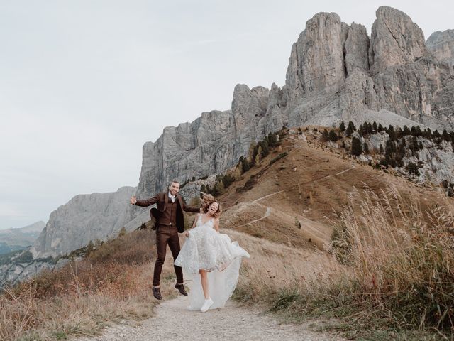 Il matrimonio di Sam e Amelia a Selva di Val Gardena-Wolkenstein in, Bolzano 13