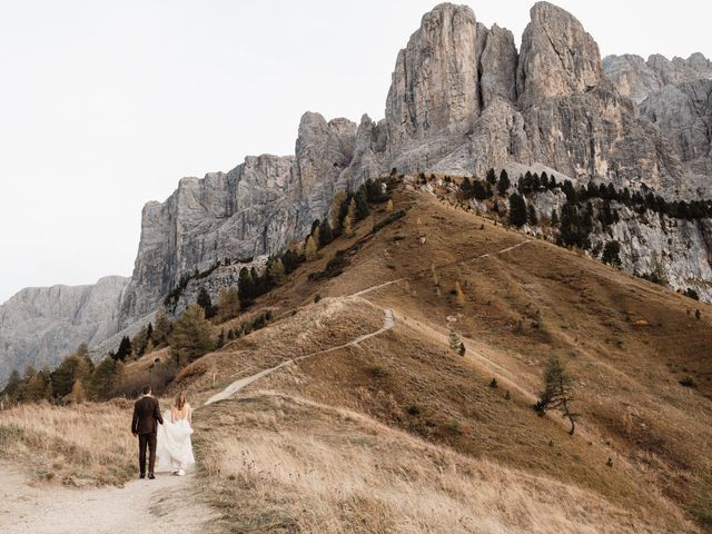 Il matrimonio di Sam e Amelia a Selva di Val Gardena-Wolkenstein in, Bolzano 24