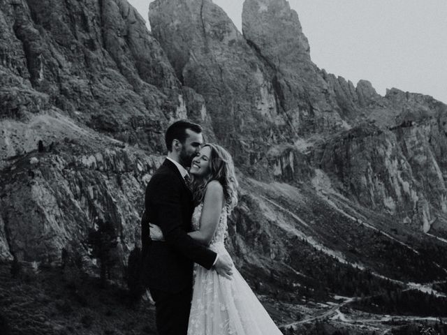 Il matrimonio di Sam e Amelia a Selva di Val Gardena-Wolkenstein in, Bolzano 30