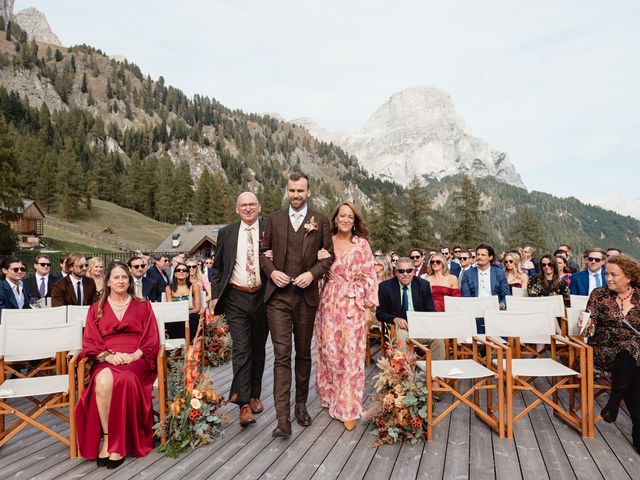Il matrimonio di Sam e Amelia a Selva di Val Gardena-Wolkenstein in, Bolzano 57