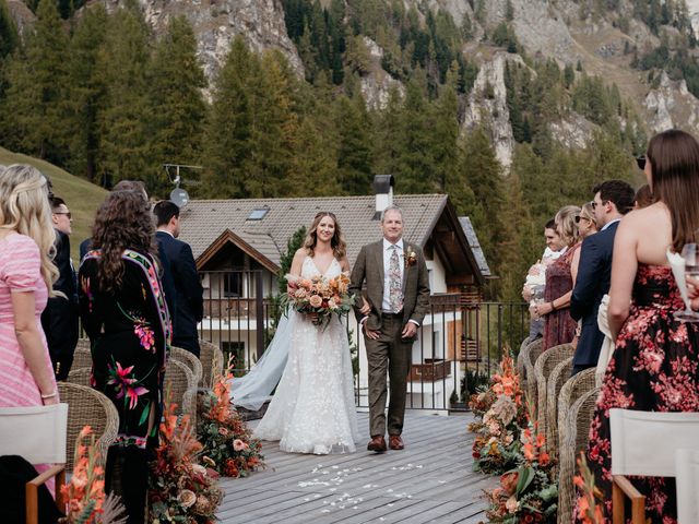 Il matrimonio di Sam e Amelia a Selva di Val Gardena-Wolkenstein in, Bolzano 62