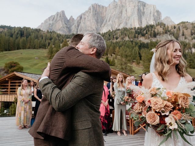 Il matrimonio di Sam e Amelia a Selva di Val Gardena-Wolkenstein in, Bolzano 63