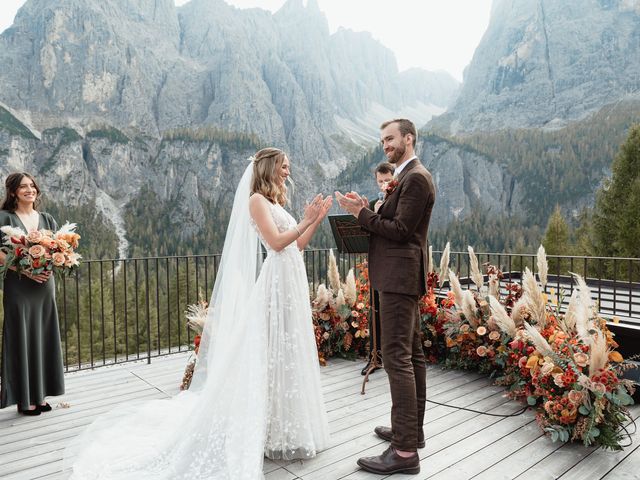 Il matrimonio di Sam e Amelia a Selva di Val Gardena-Wolkenstein in, Bolzano 64