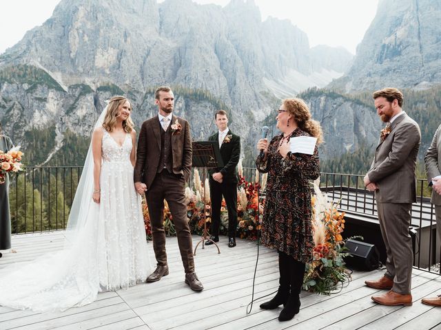 Il matrimonio di Sam e Amelia a Selva di Val Gardena-Wolkenstein in, Bolzano 67
