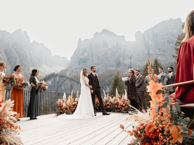 Il matrimonio di Sam e Amelia a Selva di Val Gardena-Wolkenstein in, Bolzano 69