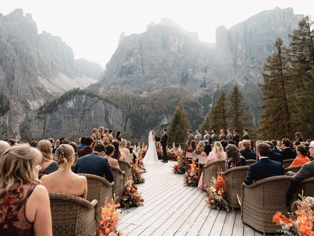 Il matrimonio di Sam e Amelia a Selva di Val Gardena-Wolkenstein in, Bolzano 74