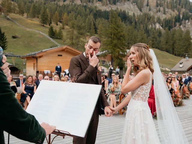 Il matrimonio di Sam e Amelia a Selva di Val Gardena-Wolkenstein in, Bolzano 79