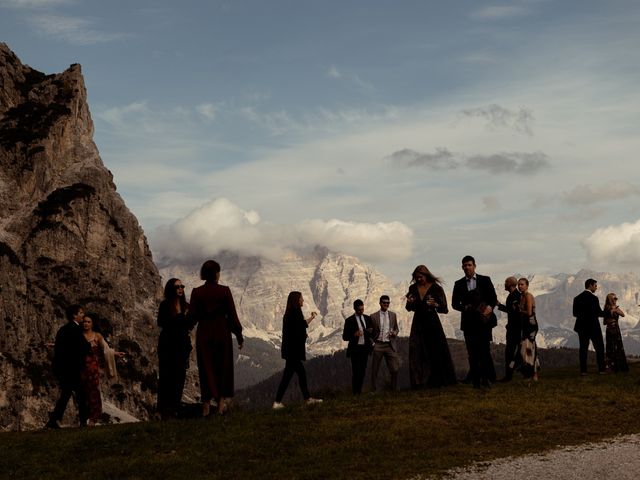 Il matrimonio di Sam e Amelia a Selva di Val Gardena-Wolkenstein in, Bolzano 89