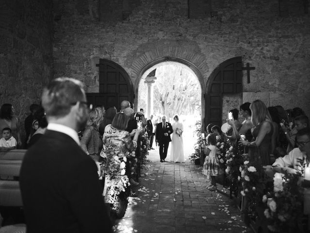 Il matrimonio di raffaella e devis a Bracciano, Roma 37