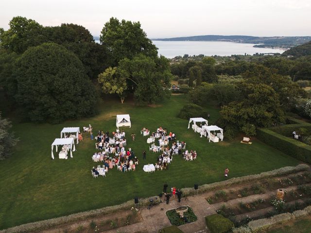 Il matrimonio di raffaella e devis a Bracciano, Roma 79