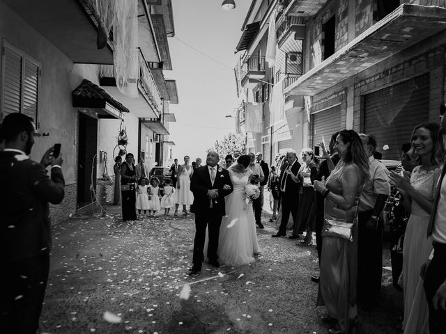 Il matrimonio di Dennis e Imma a Cirò Marina, Crotone 30