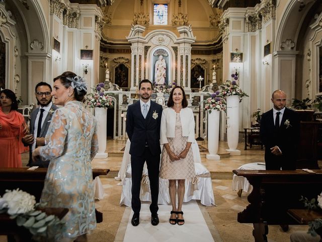 Il matrimonio di Dennis e Imma a Cirò Marina, Crotone 33